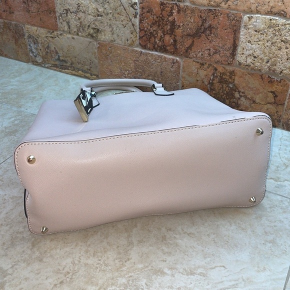 Trina Turk Beige PVC Structured Tote Bag Black White Pink Interior Gold Hardware - Picture 4 of 16